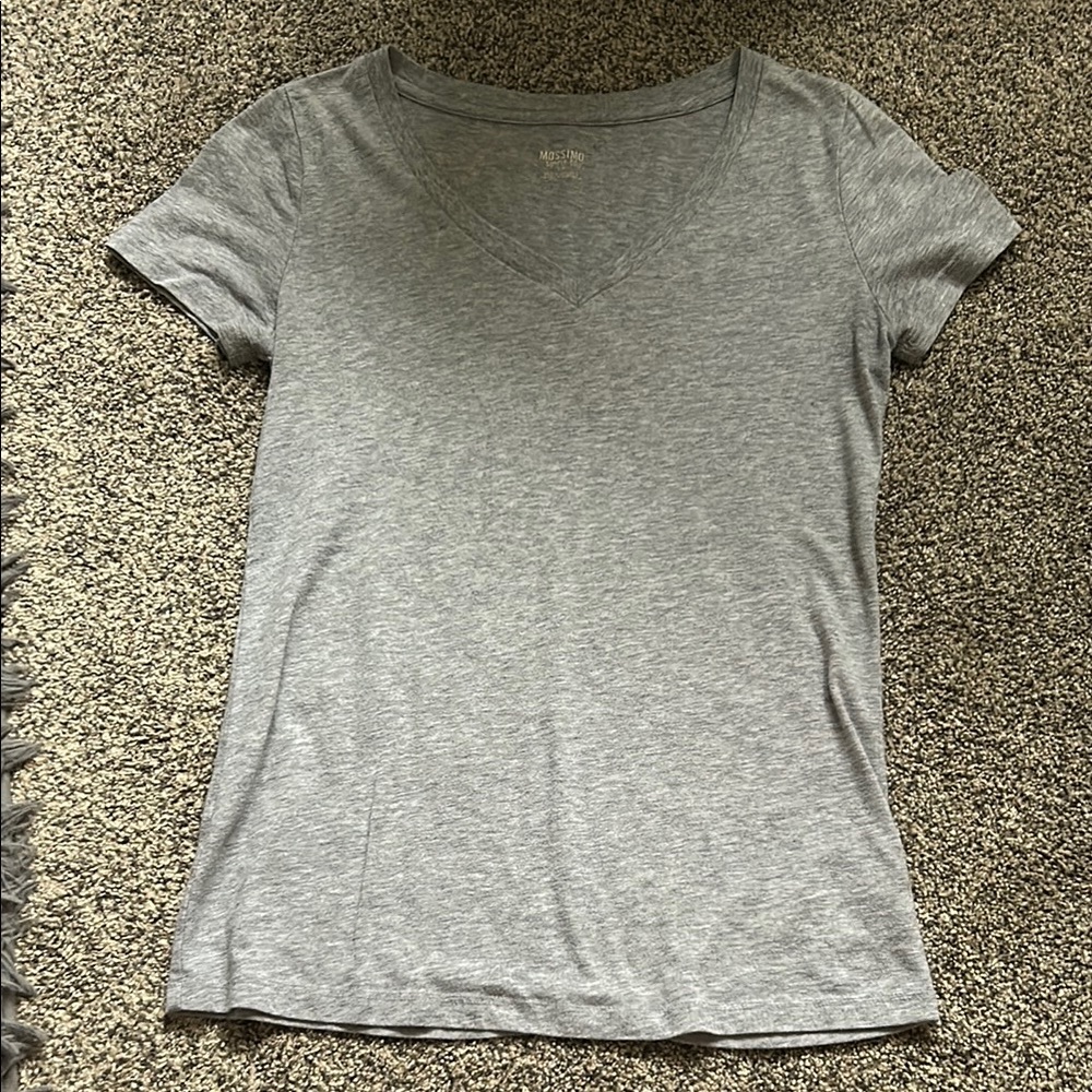 Gray v-neck short sleeve T